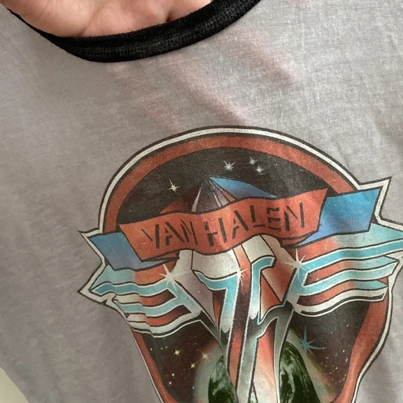 Van Halen tee 🎶 🎸 - Picture 5 of 7